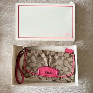 Coach wristlet / pink Coach mini bag new with tags